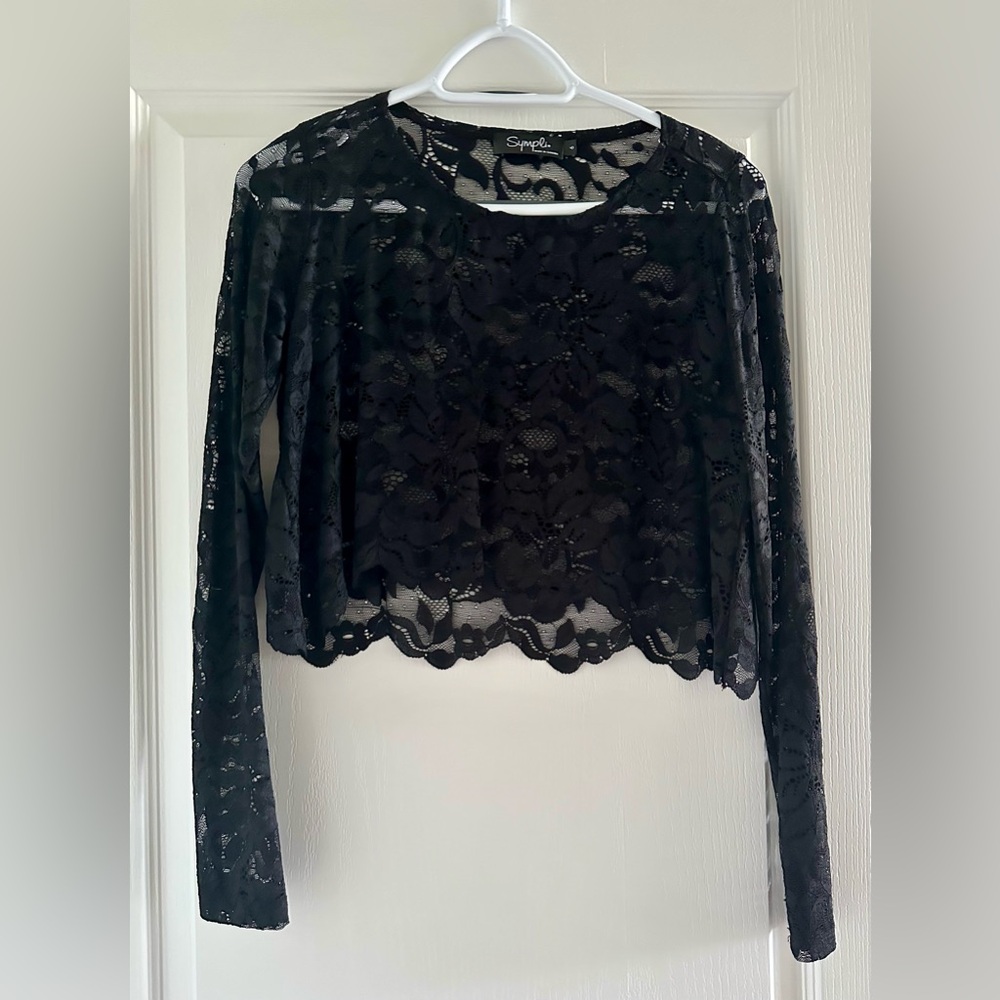 Sympli Scalloped Lace Overlay Top